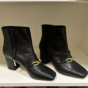 Ann Taylor chain block heel leather booties size 7.5
WORN ONCE